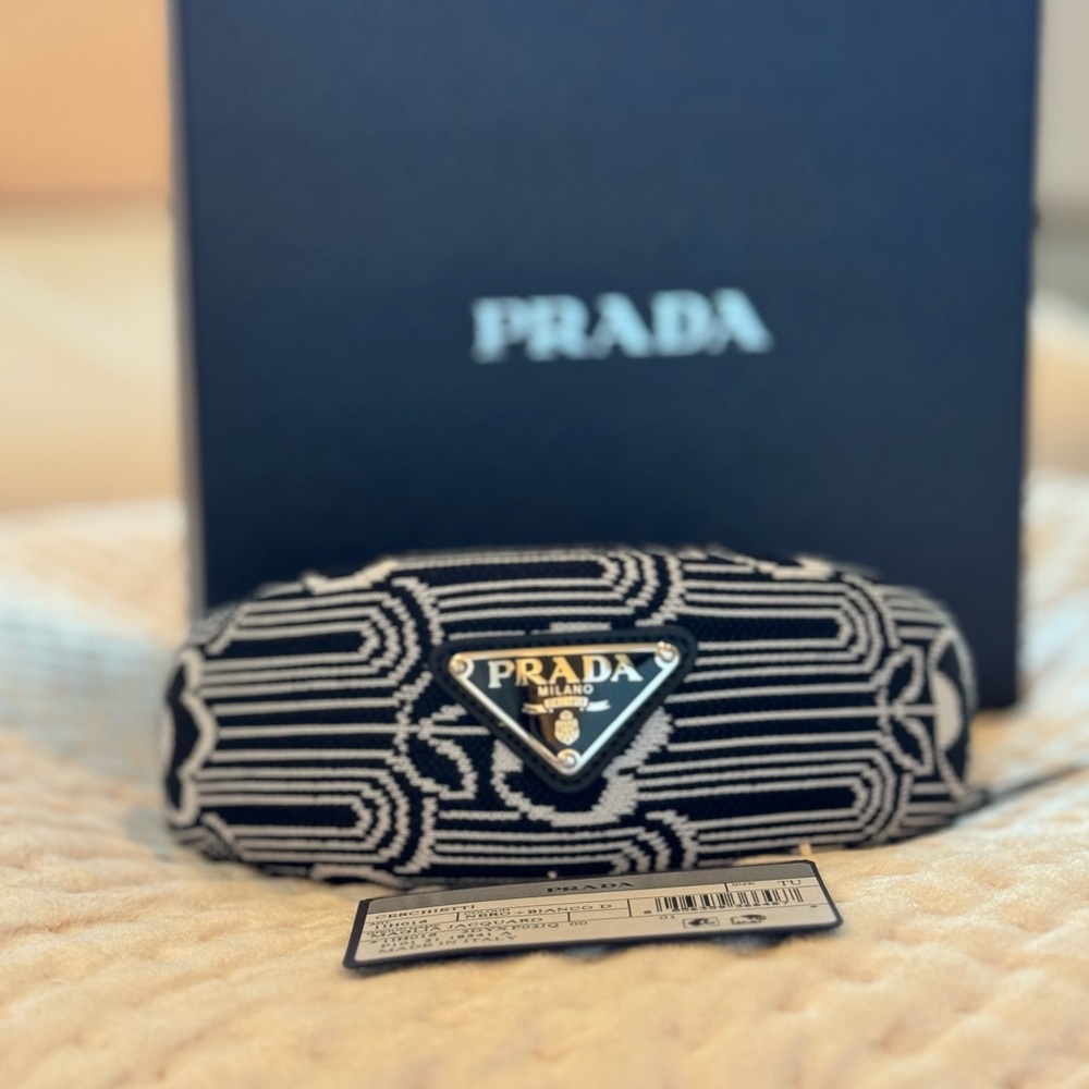 Prada Maglia Jacquard Nero & Blanco padded headband🖤add Italian sophistication 🖤 - Picture 13 of 15